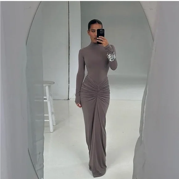 Elegant Long Sleeve Gray Dress - Picture 1 of 7